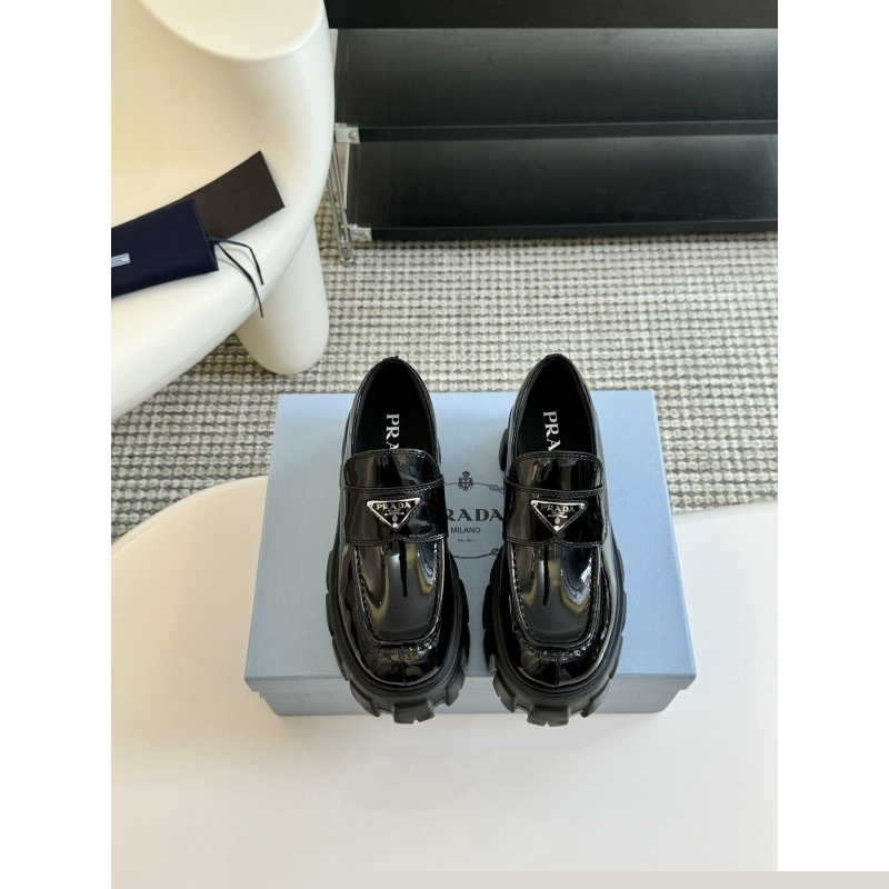 Pra*a leather shoes